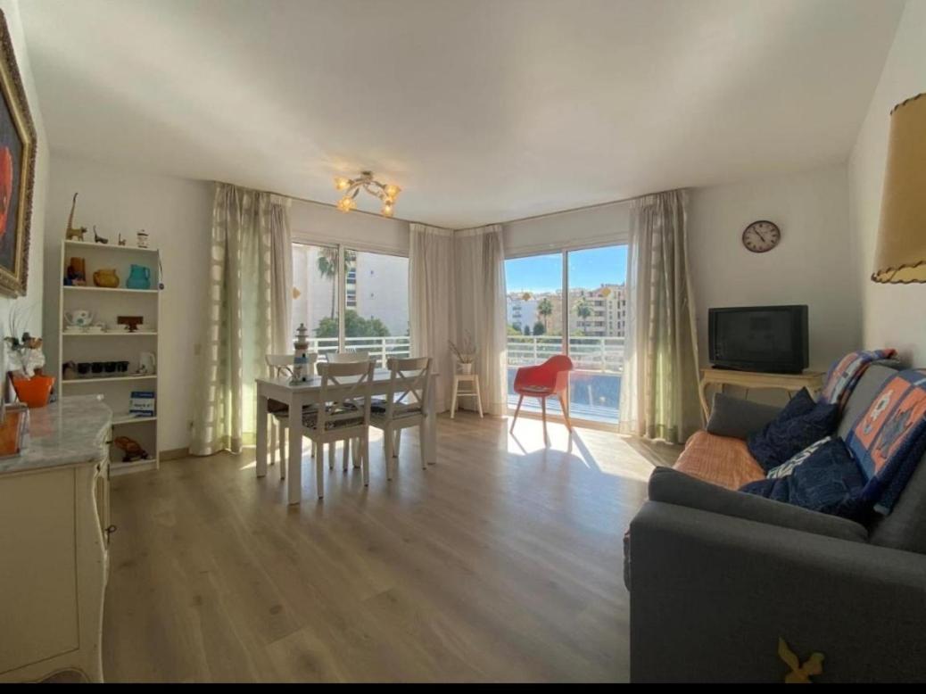 Apartamentos Ch サロウ 部屋 写真